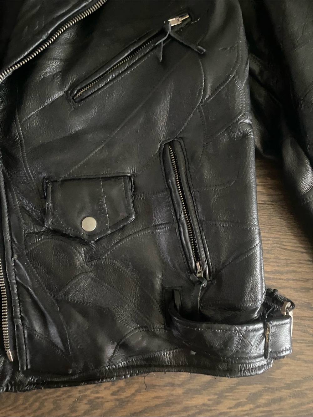Vintage-Style Black Leather Bomber Jacket - Picture 3 of 7